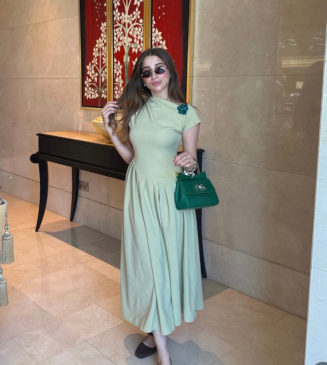 Nora Uzun Elbise