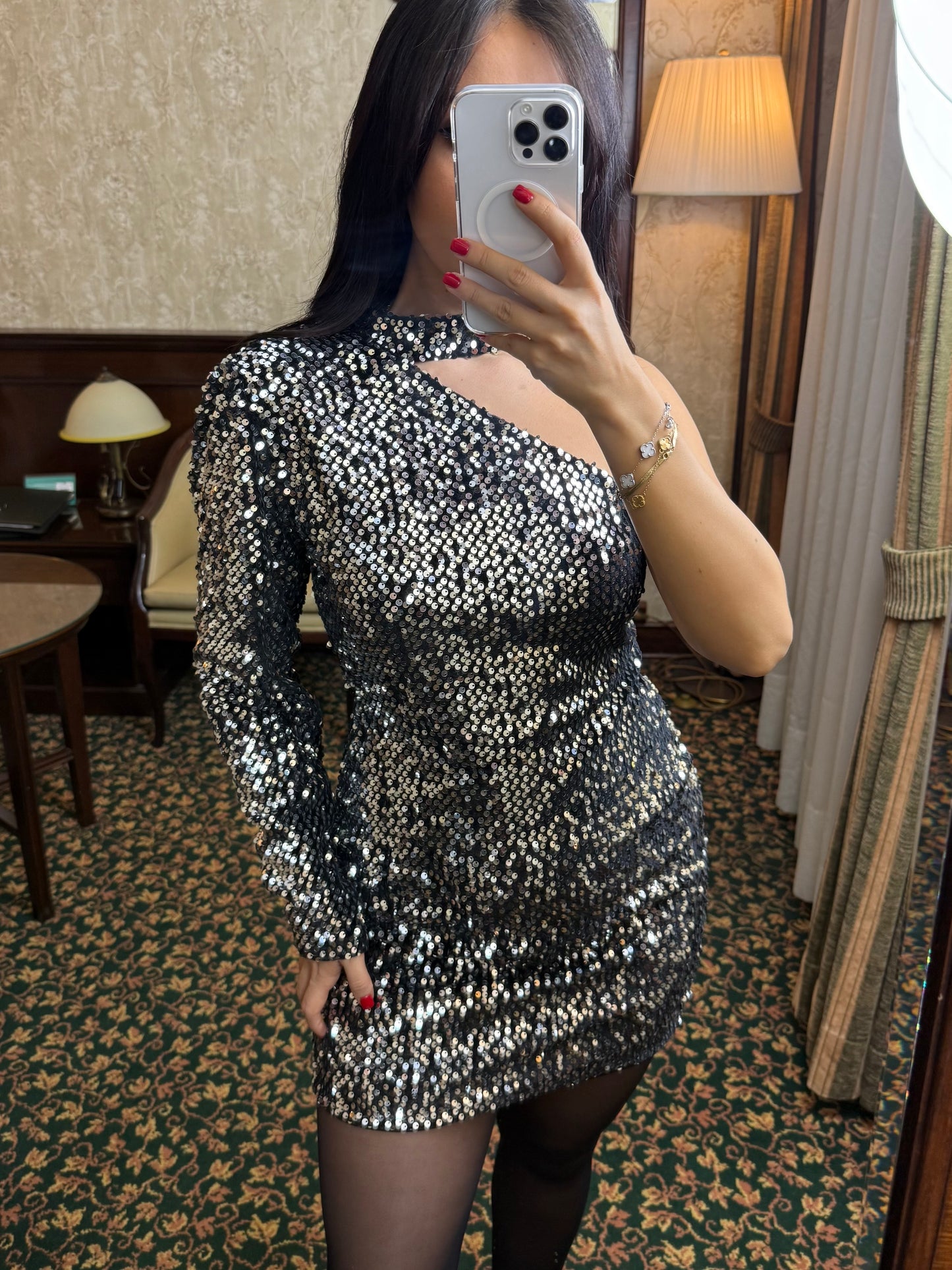 Sia Gümüş Yılbaşı Elbisesi